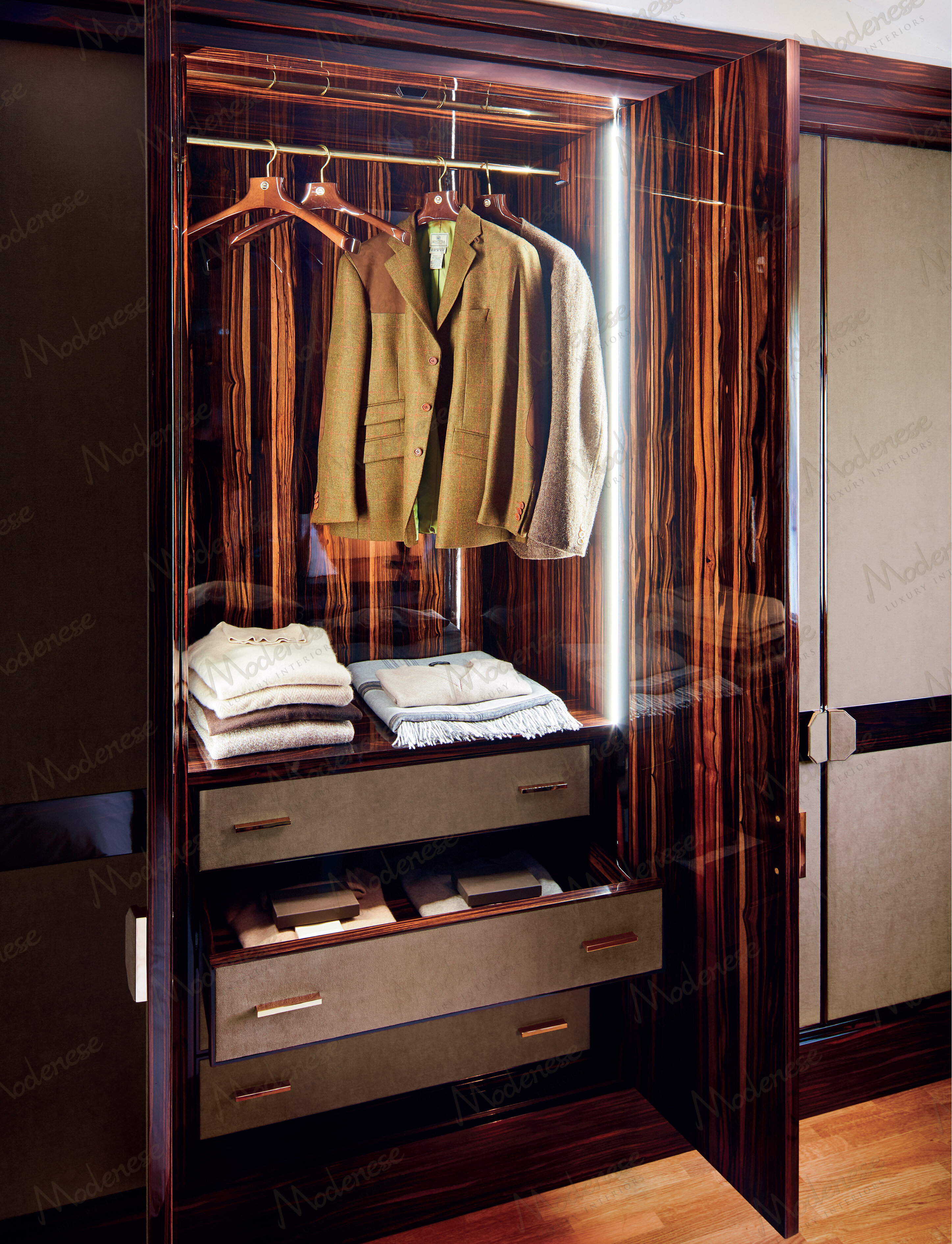 Manhattan Noir Walk-In Closet 01 Manhattan Noir Walk-In Closet by Modenese Bespoke - image 01